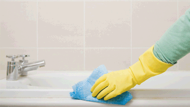 rengör och få bort fläckar i badrummet effektivt